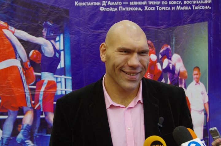 Николай Валуев посетит турнир по боксу на Кубок мэра Челнов