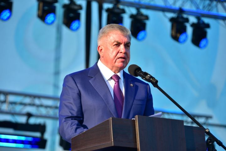 Наиль Магдеев поздравил горожан с 400-летием Набережных Челнов