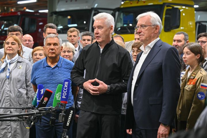 Сергей Собянин на КАМАЗе: «Спасибо за то, что мы вместе спасли завод «Москвич»»