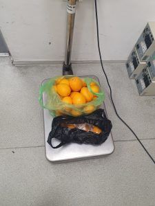 В аэропорту Казани у пассажира из Таджикистана изъяли около 7 кг лимонов