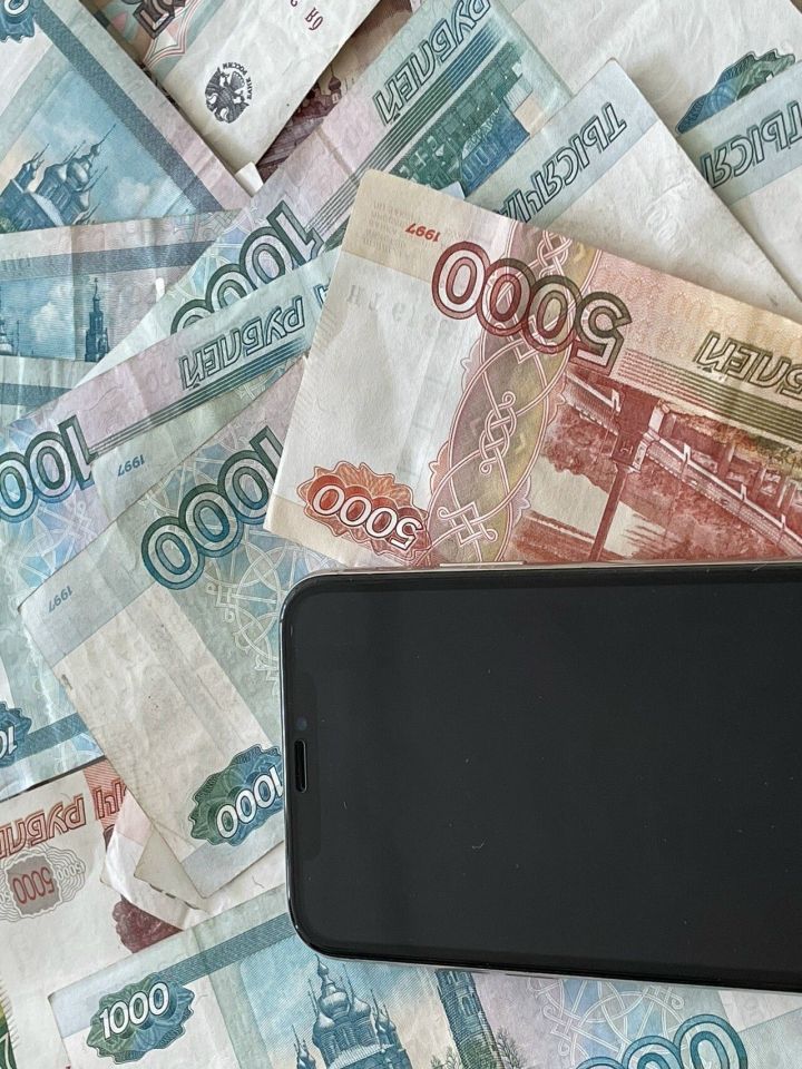 Учительница в Челнах отдала 42 тысячи за фальшивый айфон, поверив мошеннику