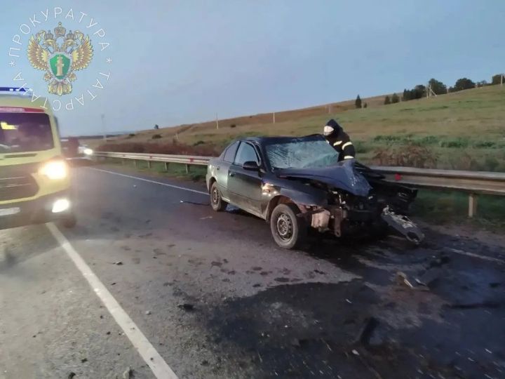 18-летний водитель и 16-летний пассажир погибли в ДТП в Татарстане