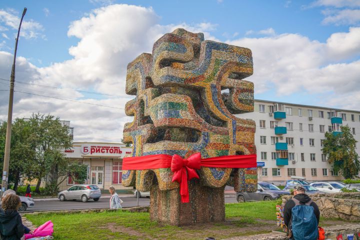 В Набережных Челнах после реставрации открыли скульптуру «Метеорит»