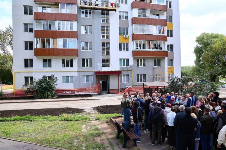 Жители пострадавшего от атаки БПЛА дома в Нижнекамске вернулись в свои квартиры