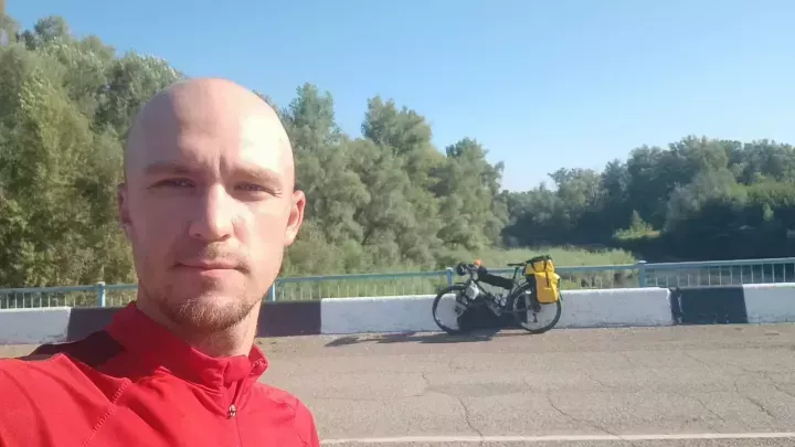 Курьер из Челнов проехал 765 километров на велосипеде до Казахстана