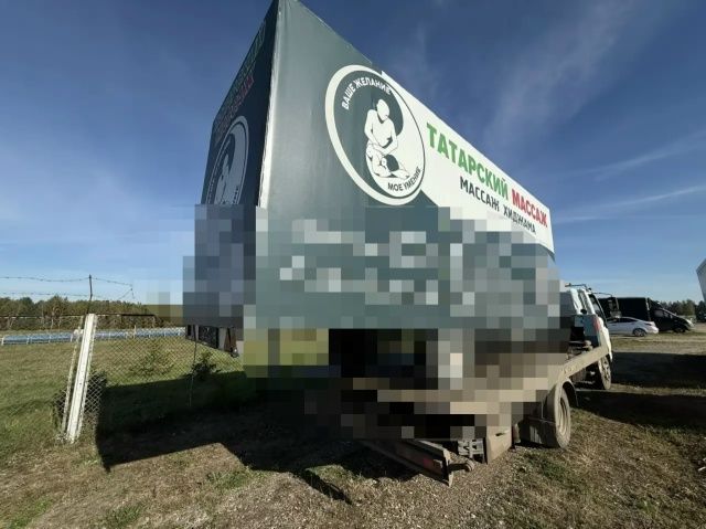 В Челнах эвакуировали грузовик с рекламой татарского массажа