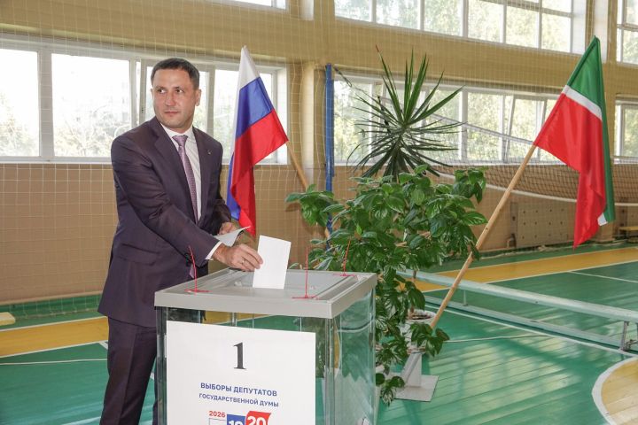 Руководитель исполкома Челнов Фарид Салахов отдал свой голос
