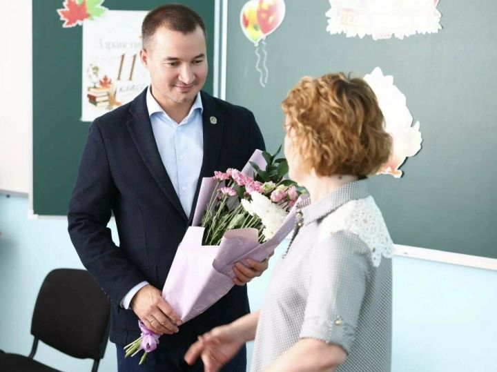 Ринат Садыков поздравил лисичанских школьников с началом учебного года