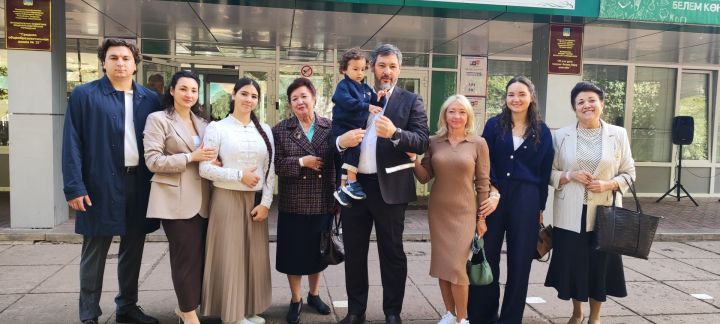 «За наш единый Татарстан»: Олег Коробченко пришел на выборы большой семьей