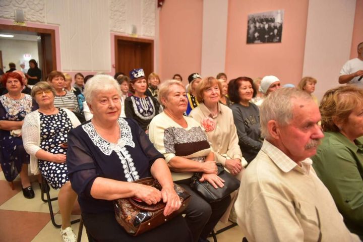 Учиться никогда не поздно: в Челнах открыл сезон университет для пенсионеров